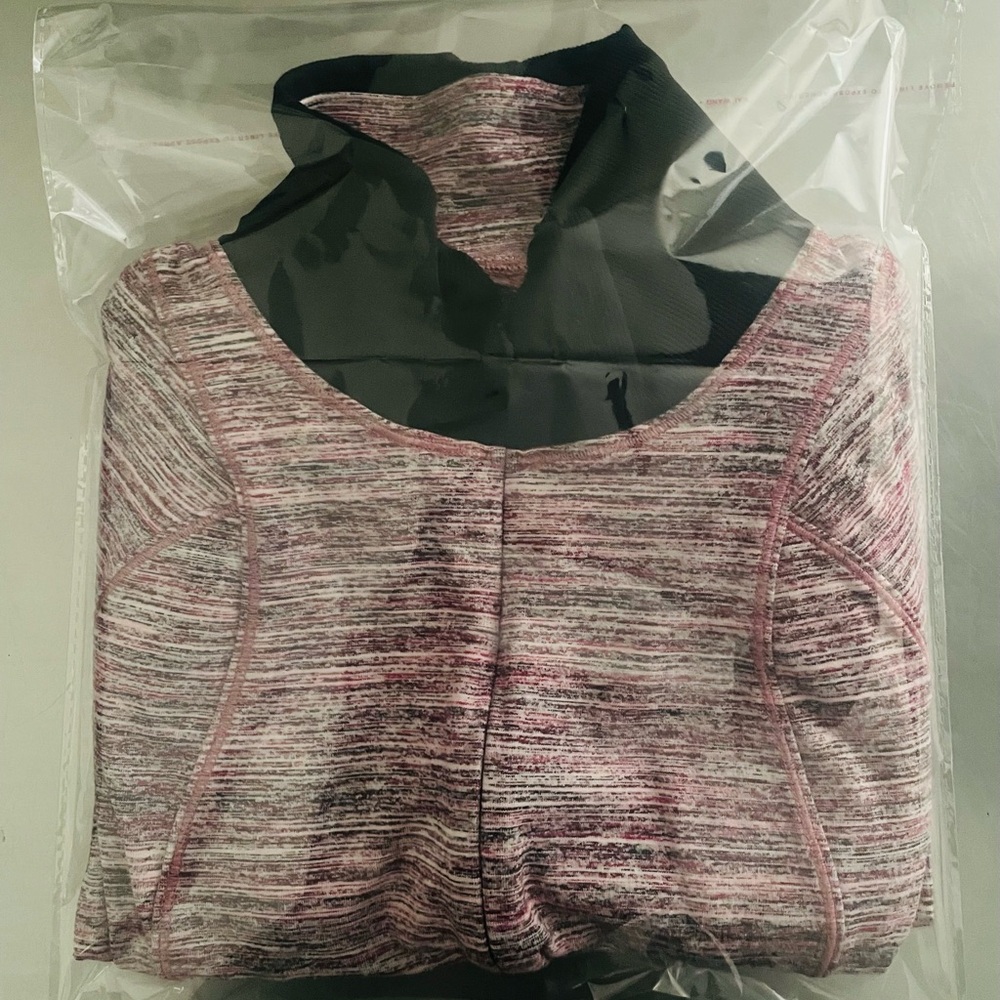 LULULEMON Runderful 1/2 Zip - Space
Dye Camo Berry Rumble Multi / Black Trim - Picture 11 of 11